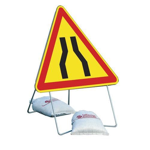 Dočasné označení staveniště – AK3 – Silnice se zužuje na obou stranách, 70 cm, T1