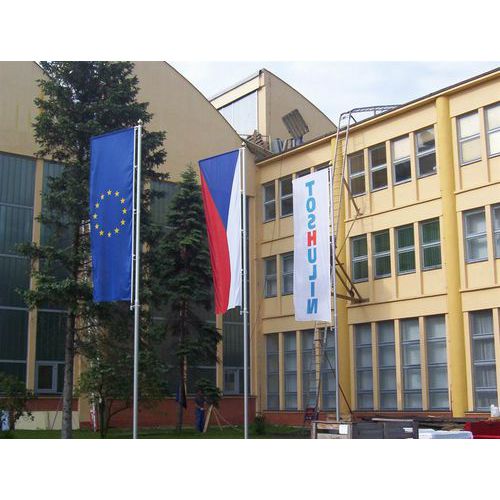 Hliníkový vlajkový stožár s otočným ramenem a sklopnou patkou, 10 m