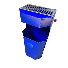 Kovový venkovní odpadkový koš Chafer s popelníkem, objem 50 l, červený