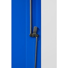 Svařovaná šatní skříň Danny, 2 oddíly, tříbodový zámek, šedá/tm. modrá