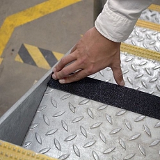 Protiskluzová podlahová páska, 18 m, žlutá