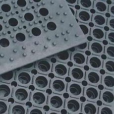 Protiúnavová průmyslová rohož s děrovaným povrchem, 157 x 98 cm