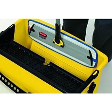 Úklidový kbelík na kolečkách Rubbermaid s ručním ždímačem, 40 l