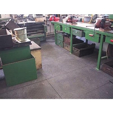 Vnější podlahová deska, se spojovacími zámky a spodním žebrováním, 3 300 kg/dm2