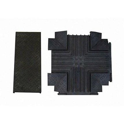 Kabelový most s krytem, křižovatka, černý