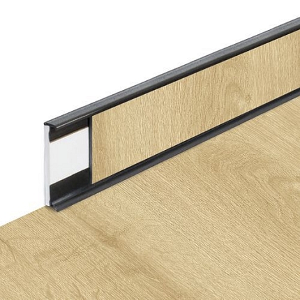 Podlaha Fortelock Business, dezén Elias T32, soklová lišta, spára tmavě šedá