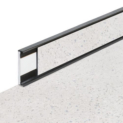 Podlaha Fortelock Business, dezén Light Pure Gray, soklová lišta, spára tmavě šedá