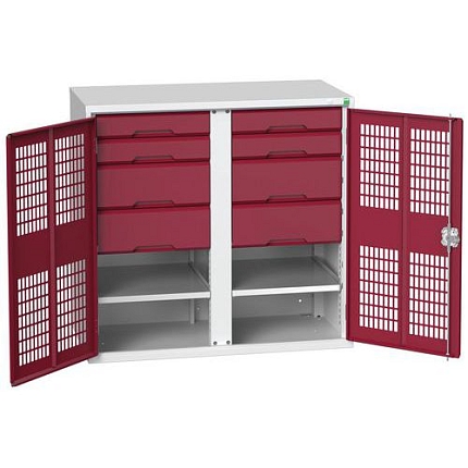 Kovová skříň pro údržbu Bott Verso, drátěné dveře, 100 x 105 x 55 cm, 2 police, 8 zásuvek, šedá-červená