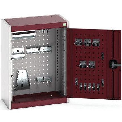 Závěsná skříňka Bott Cubio s držáky na nářadí a perfopanely, 70 x 52,5 x 32,5 cm, 20 držáků, šedá-červená