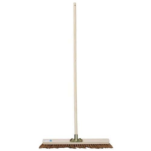 Smeták s kokosovými vlákny a dřevěnou násadou Manutan Expert, délka násady 140 cm, šířka 60 cm