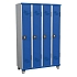 Svařovaná šatní skříň Acial, 4 oddíly, 300 mm, na nohách, otočný uzávěr, šedá/modrá