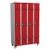 Svařovaná šatní skříň Acial, 4 oddíly, 300 mm, na nohách, otočný uzávěr, šedá/červená