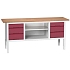 Dílenský stůl Bott Verso, výškově nastavitelný, 83-93 x 200 x 60 cm, multiplex, 6 zásuvek, 1 police, šedá-červená
