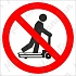 Zákaz jízdy na paletovém vozíku, samolepka 92 x 92 x 0,1 mm