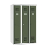 Snížená školní šatní skříň, 3 sloupce, 300 mm, šedá/zelená, cylindrický zámek